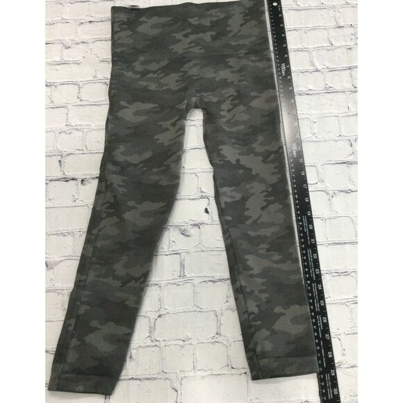 Spanx Leggings Pants Women’s Size M Color Camo Gray Seamless Cropped - Picture 4 of 8